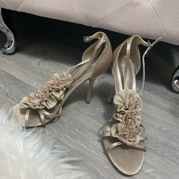 Aldo champagne gold heels. Size 9 - Picture 2 of 5